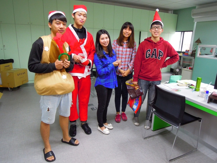 海洋事業學群海洋休閒觀光系-系學會聖誕活動圖片