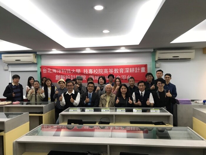 產學媒合會企業代表與創新設計學院全體教師合影留念圖片