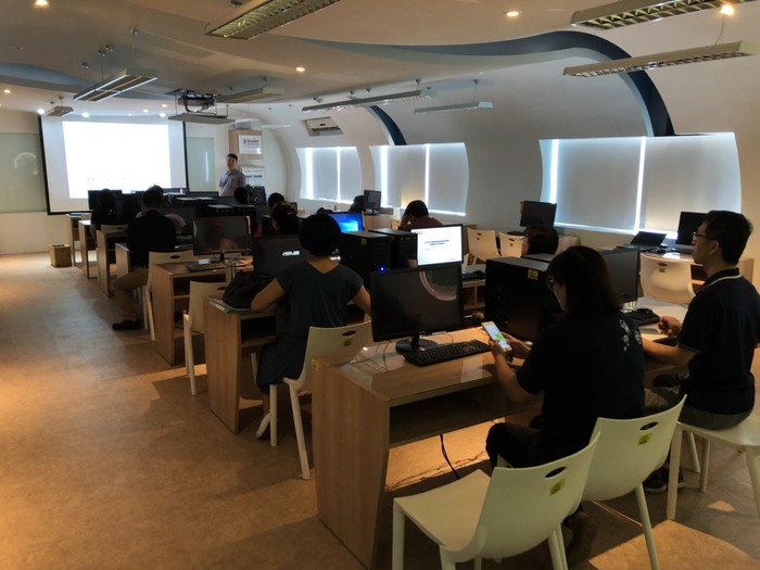 創新設計學院 暑期教師研習營電競場域配置與人才培育圖片